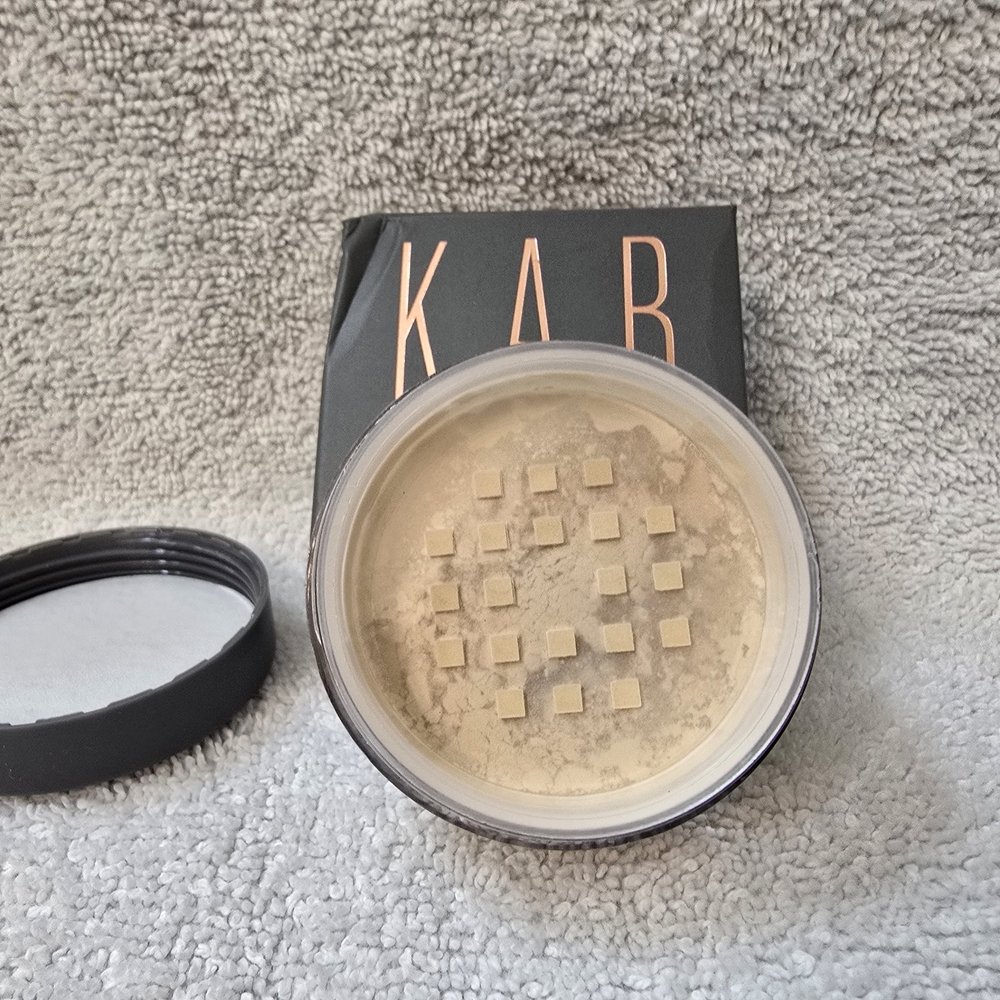 KAB Cosmetics Loose Setting Powder - Picture 3 of 3